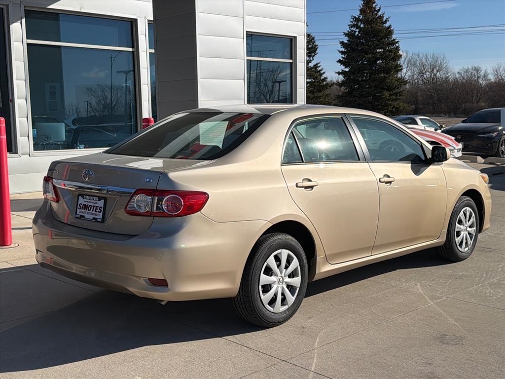 Toyota Corolla LE 4-Speed AT 2011
