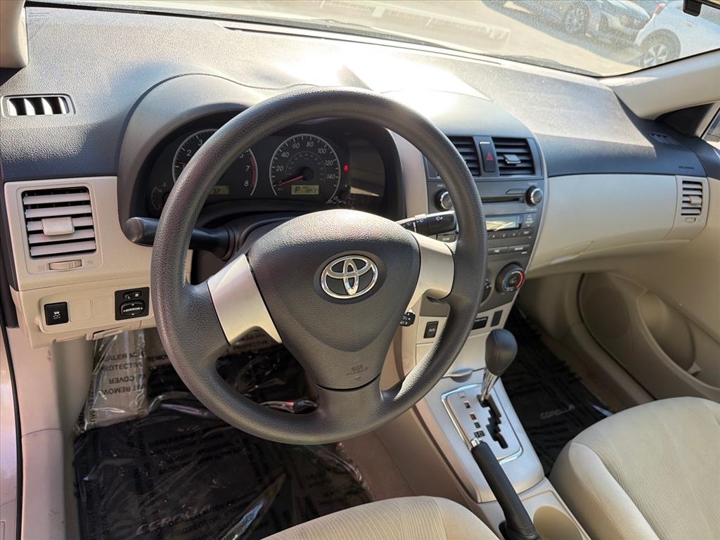 Toyota Corolla LE 4-Speed AT 2011