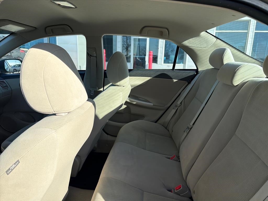 Toyota Corolla LE 4-Speed AT 2011