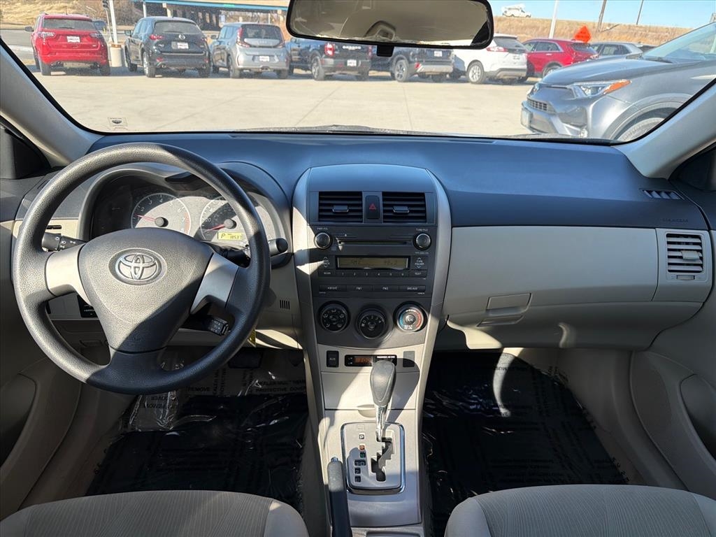 Toyota Corolla LE 4-Speed AT 2011