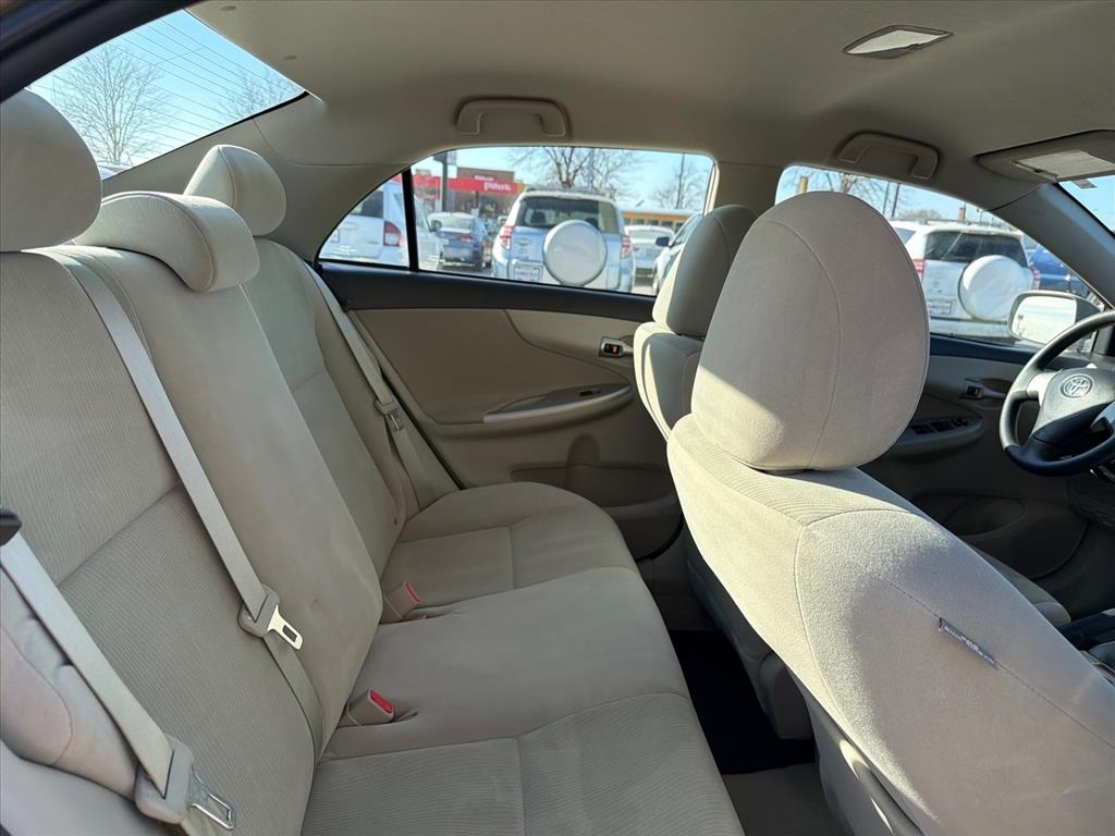 Toyota Corolla LE 4-Speed AT 2011