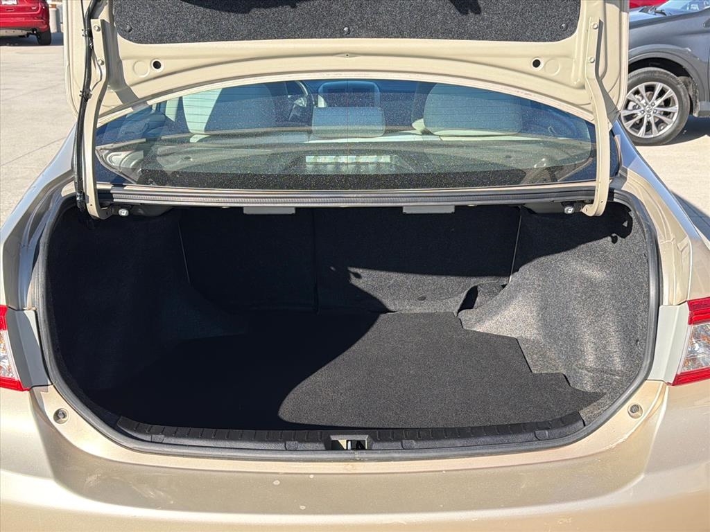 Toyota Corolla LE 4-Speed AT 2011