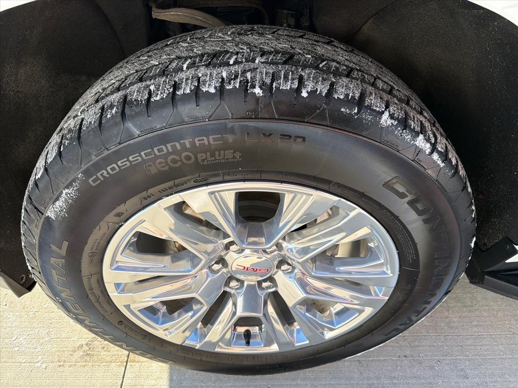 GMC Yukon XL Denali 4WD 2025