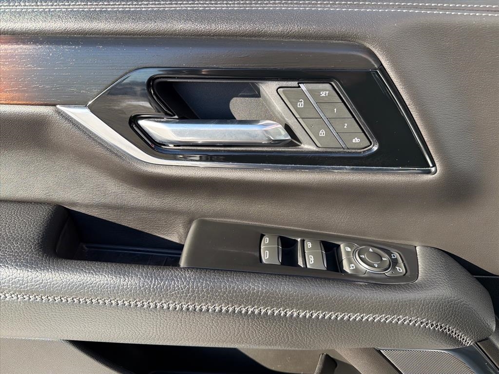 GMC Yukon XL Denali 4WD 2025