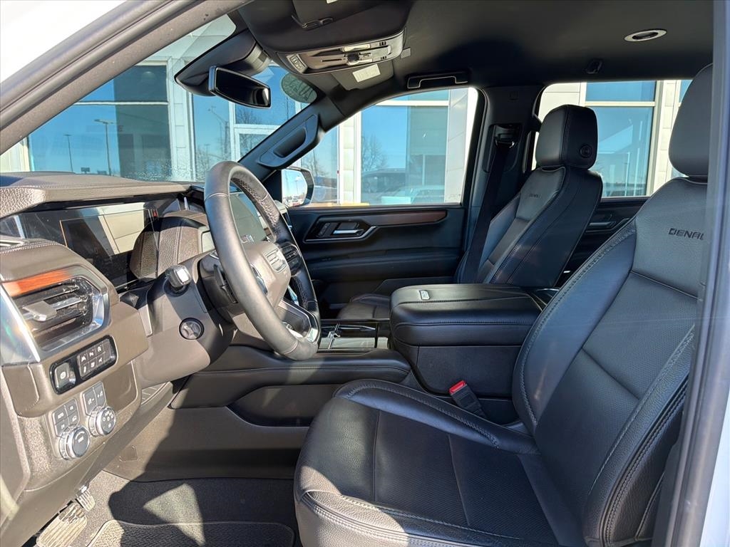 GMC Yukon XL Denali 4WD 2025