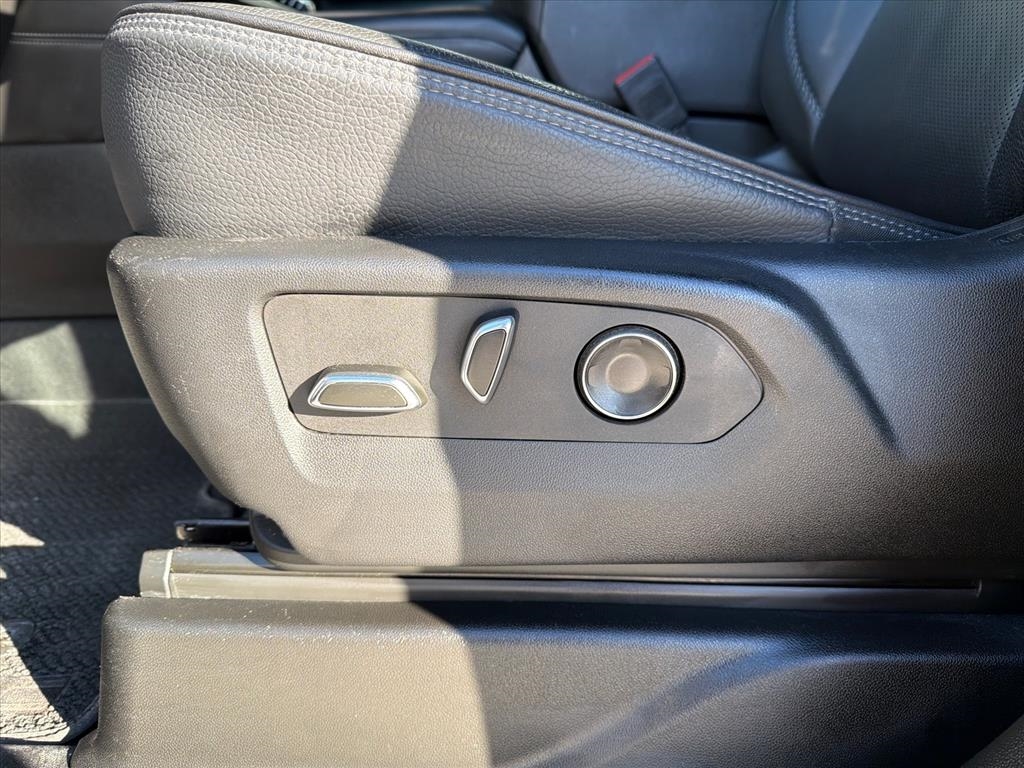 GMC Yukon XL Denali 4WD 2025