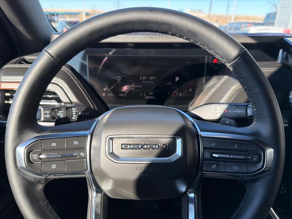 GMC Yukon XL Denali 4WD 2025