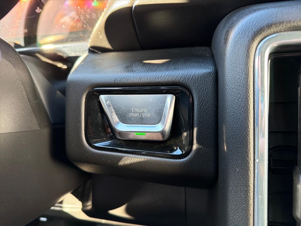 GMC Yukon XL Denali 4WD 2025