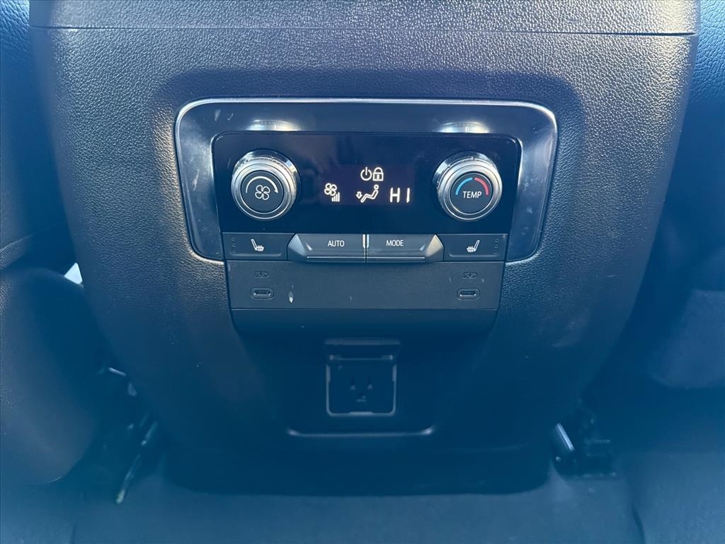 GMC Yukon XL Denali 4WD 2025