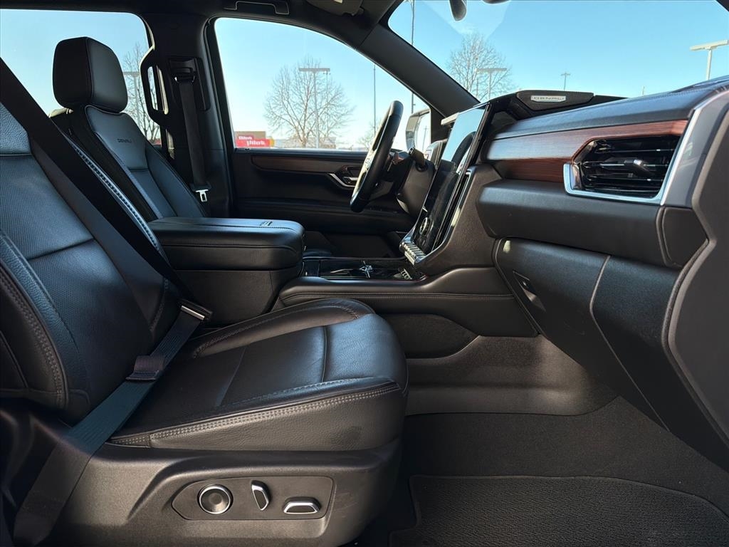 GMC Yukon XL Denali 4WD 2025