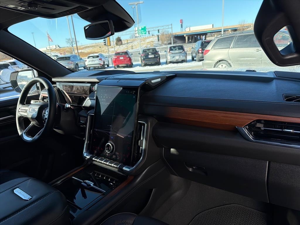 GMC Yukon XL Denali 4WD 2025