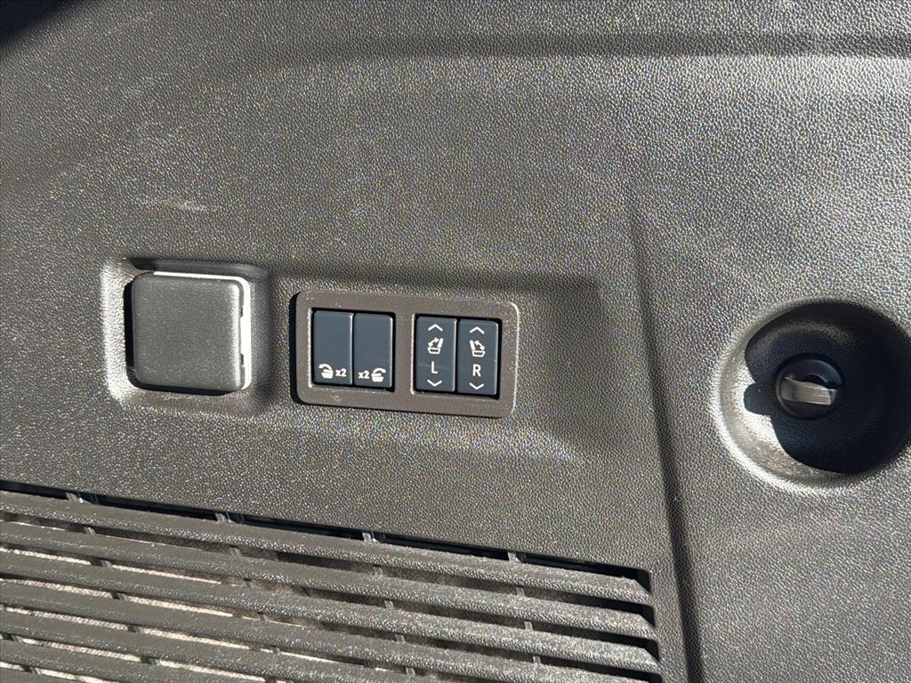 GMC Yukon XL Denali 4WD 2025