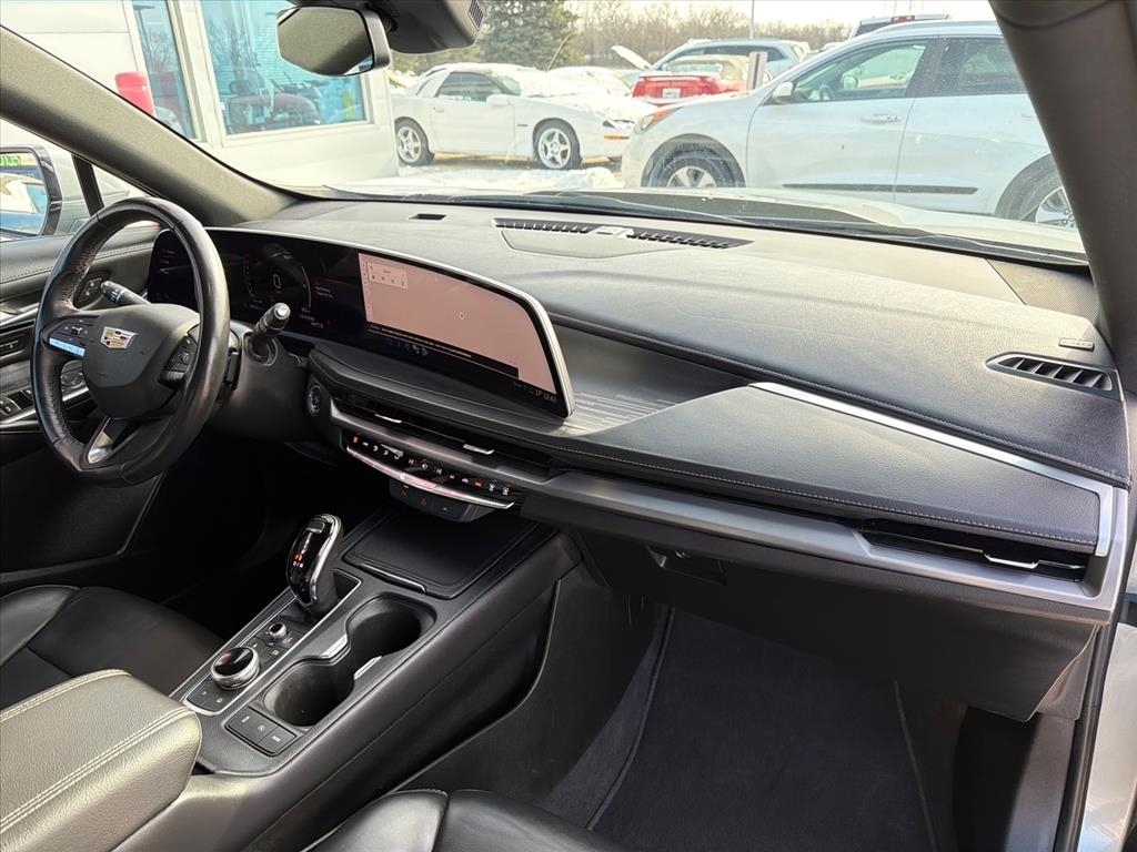 Cadillac XT4 Premium Luxury AWD 2024