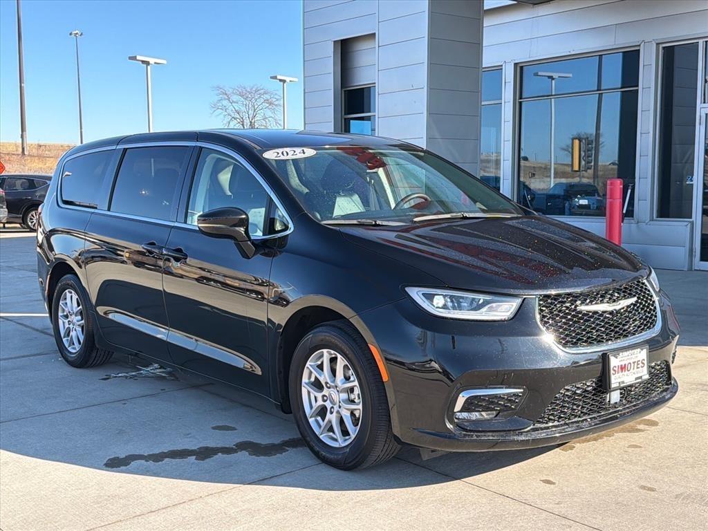 Chrysler Pacifica Touring L 2024