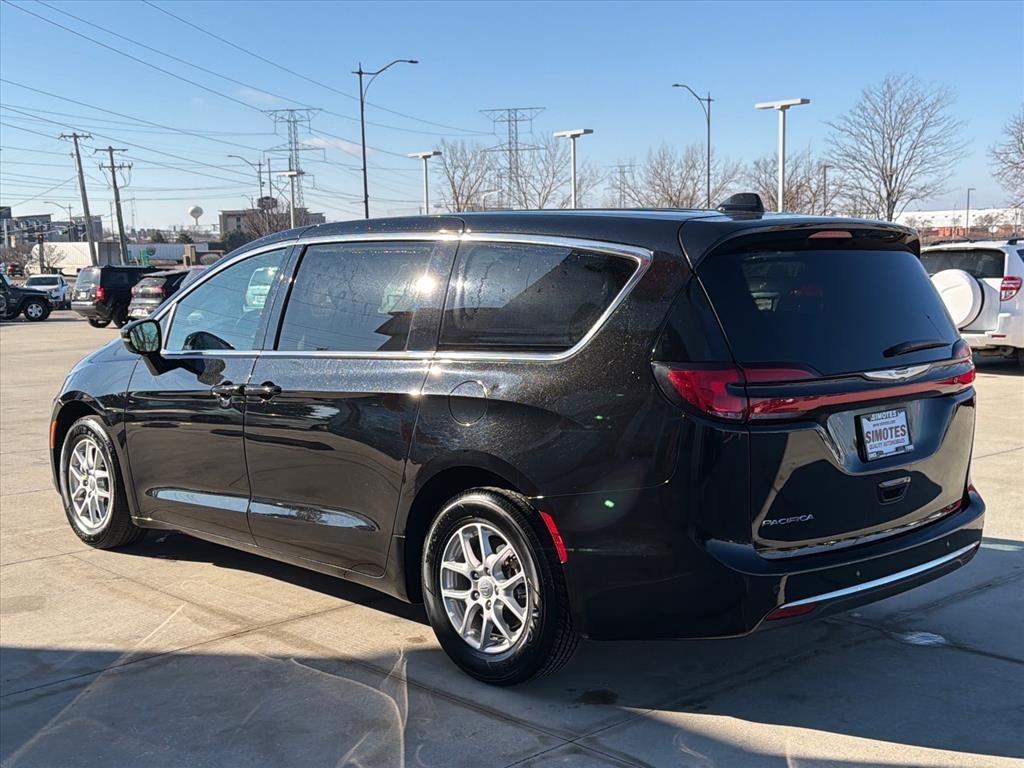 Chrysler Pacifica Touring L 2024