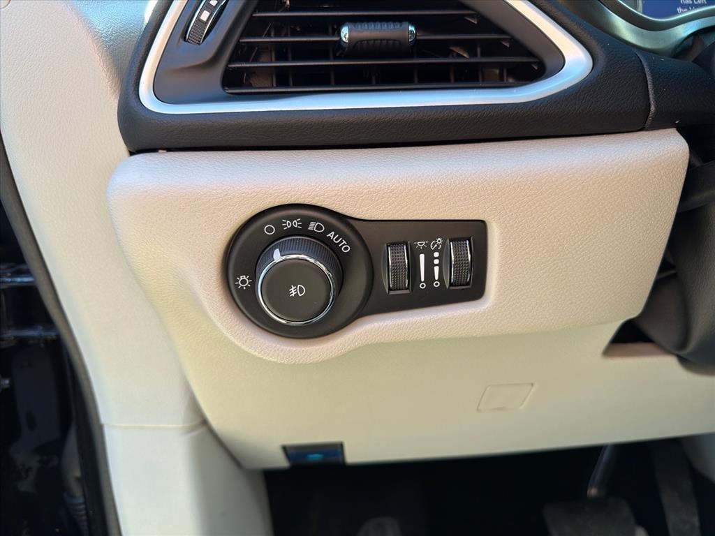 Chrysler Pacifica Touring L 2024