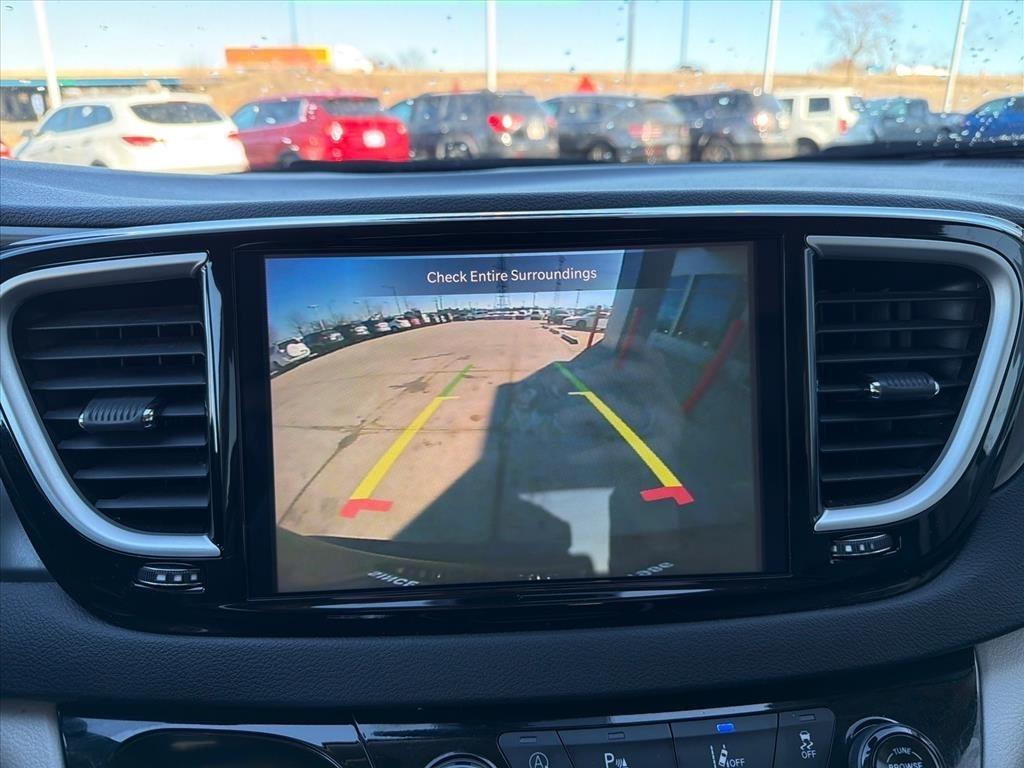 Chrysler Pacifica Touring L 2024