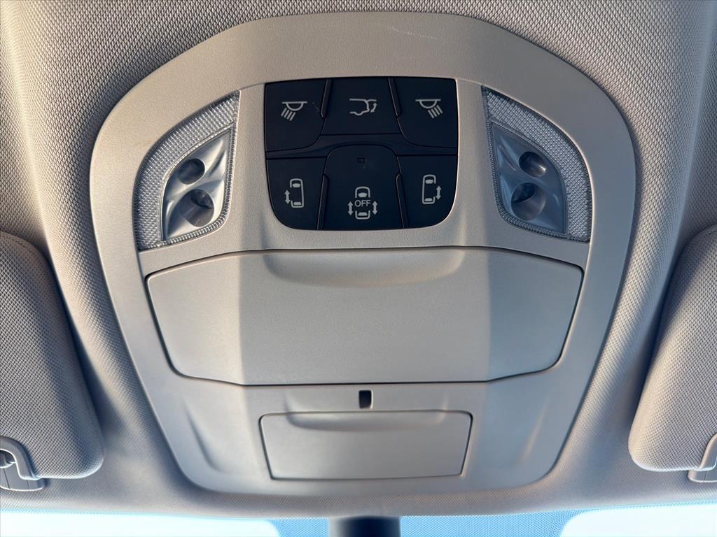 Chrysler Pacifica Touring L 2024