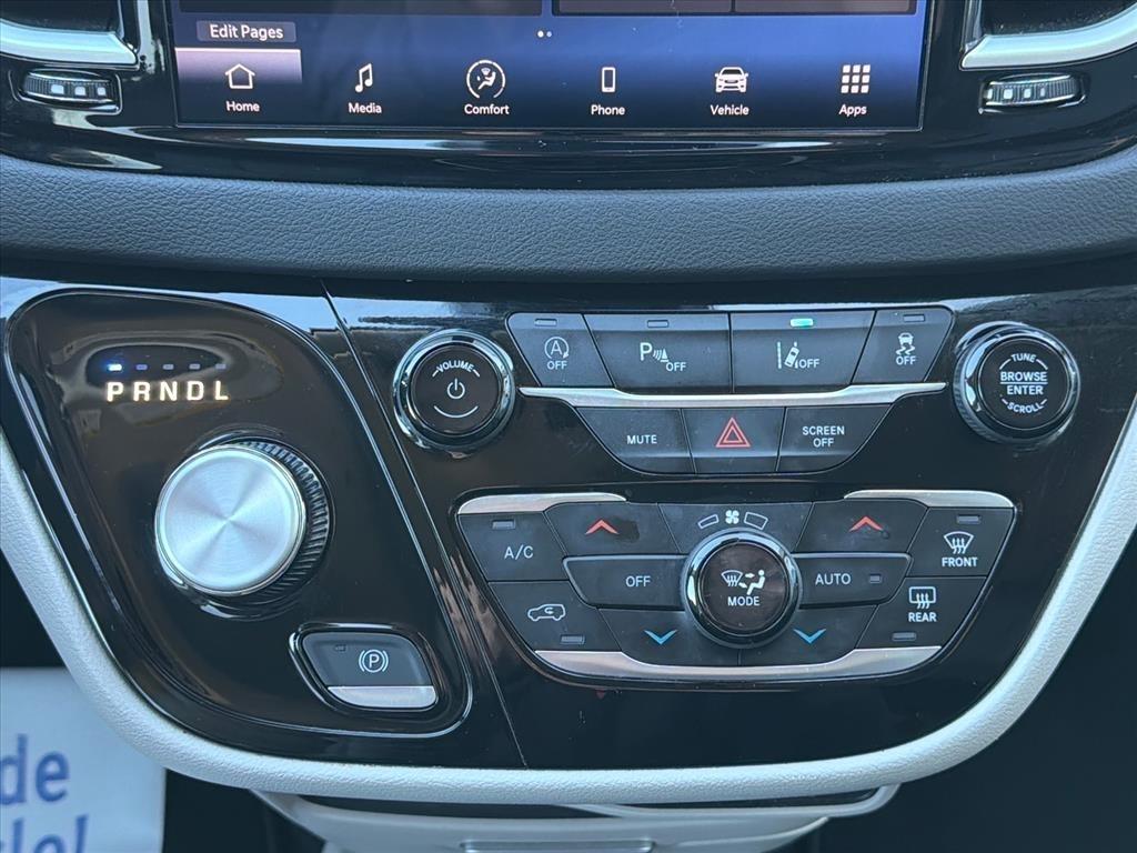 Chrysler Pacifica Touring L 2024