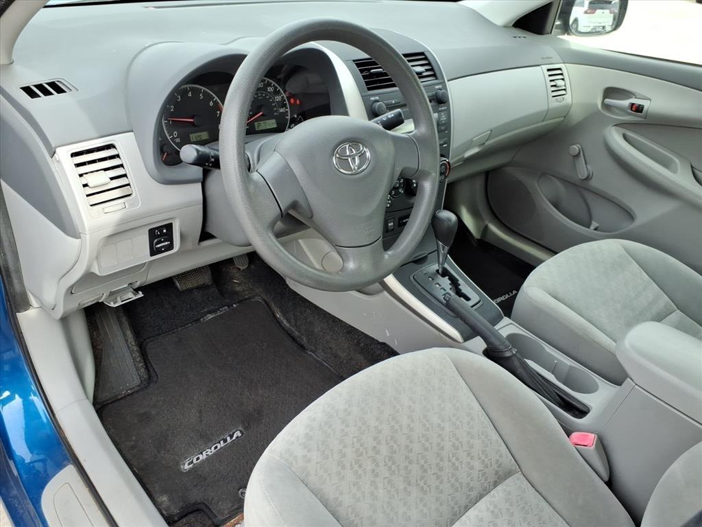 Toyota Corolla Base 4-Speed AT 2009