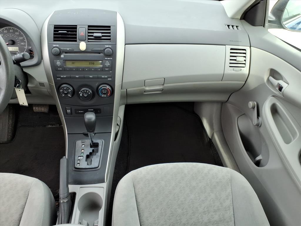 Toyota Corolla Base 4-Speed AT 2009