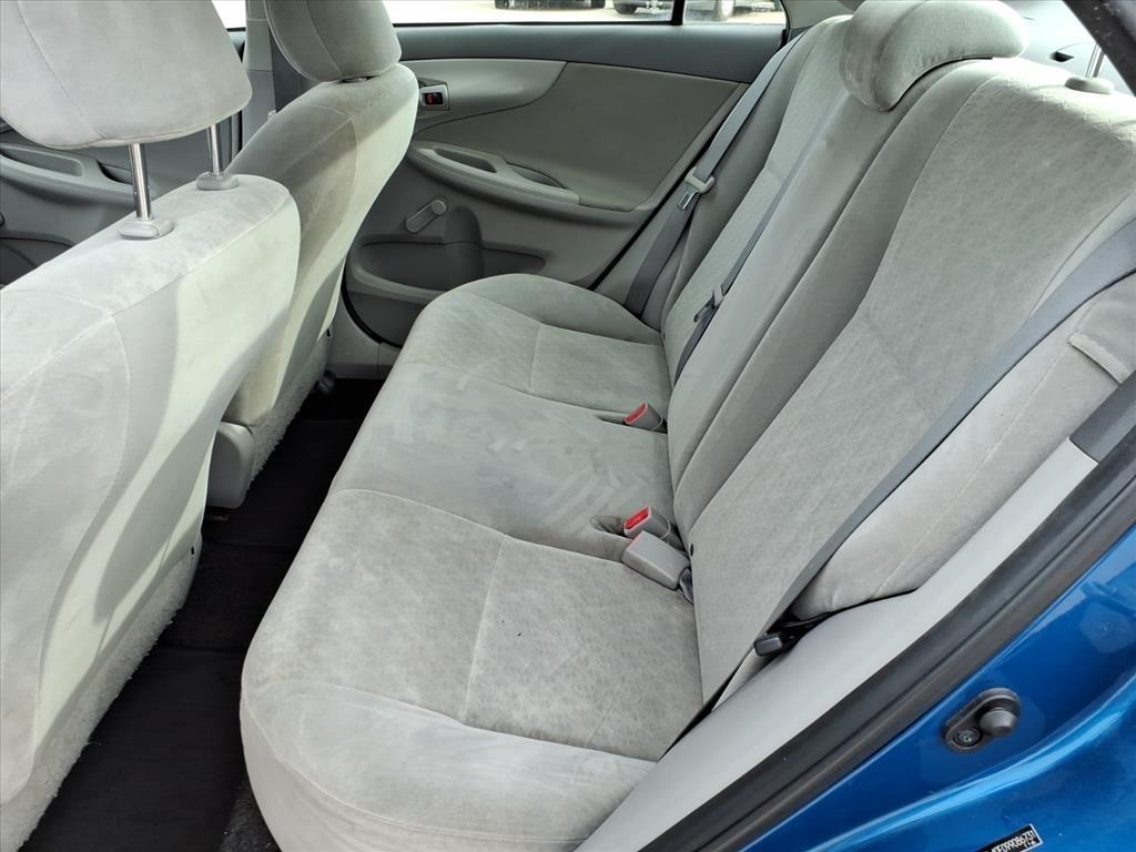 Toyota Corolla Base 4-Speed AT 2009