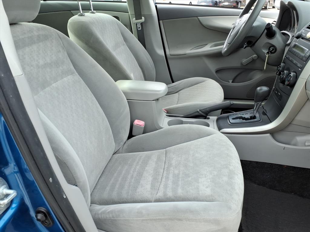 Toyota Corolla Base 4-Speed AT 2009