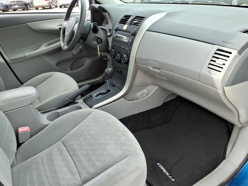 Toyota Corolla Base 4-Speed AT 2009