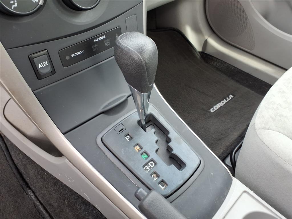 Toyota Corolla Base 4-Speed AT 2009