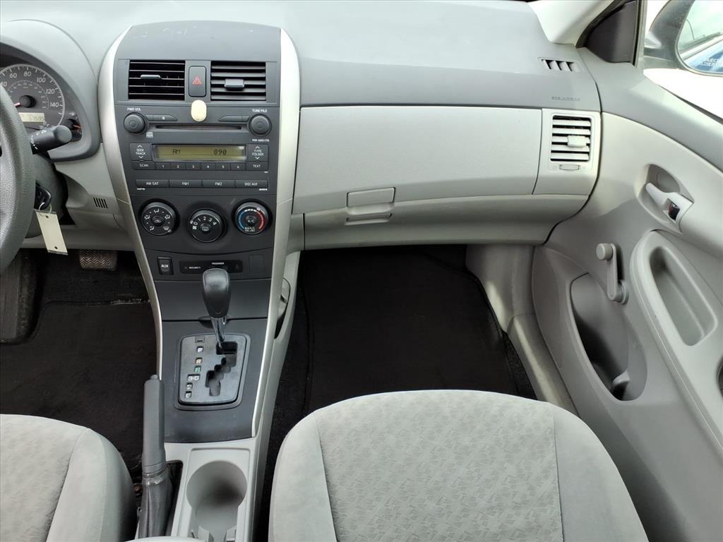 Toyota Corolla Base 4-Speed AT 2009