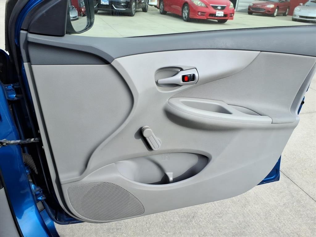 Toyota Corolla Base 4-Speed AT 2009