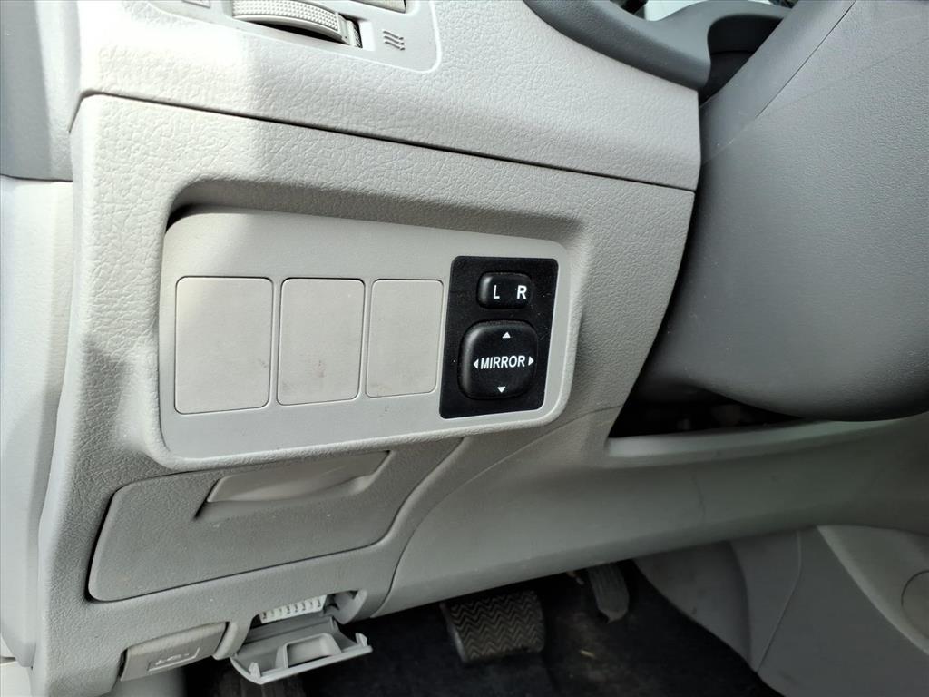 Toyota Corolla Base 4-Speed AT 2009