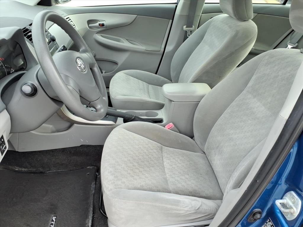 Toyota Corolla Base 4-Speed AT 2009