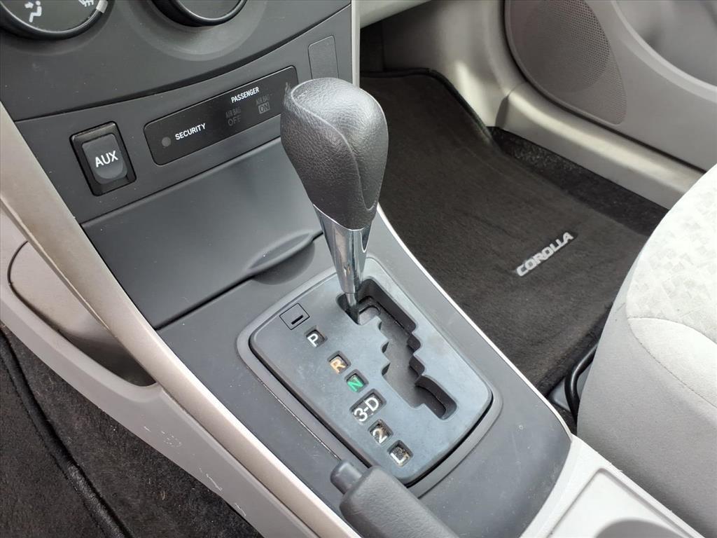 Toyota Corolla Base 4-Speed AT 2009