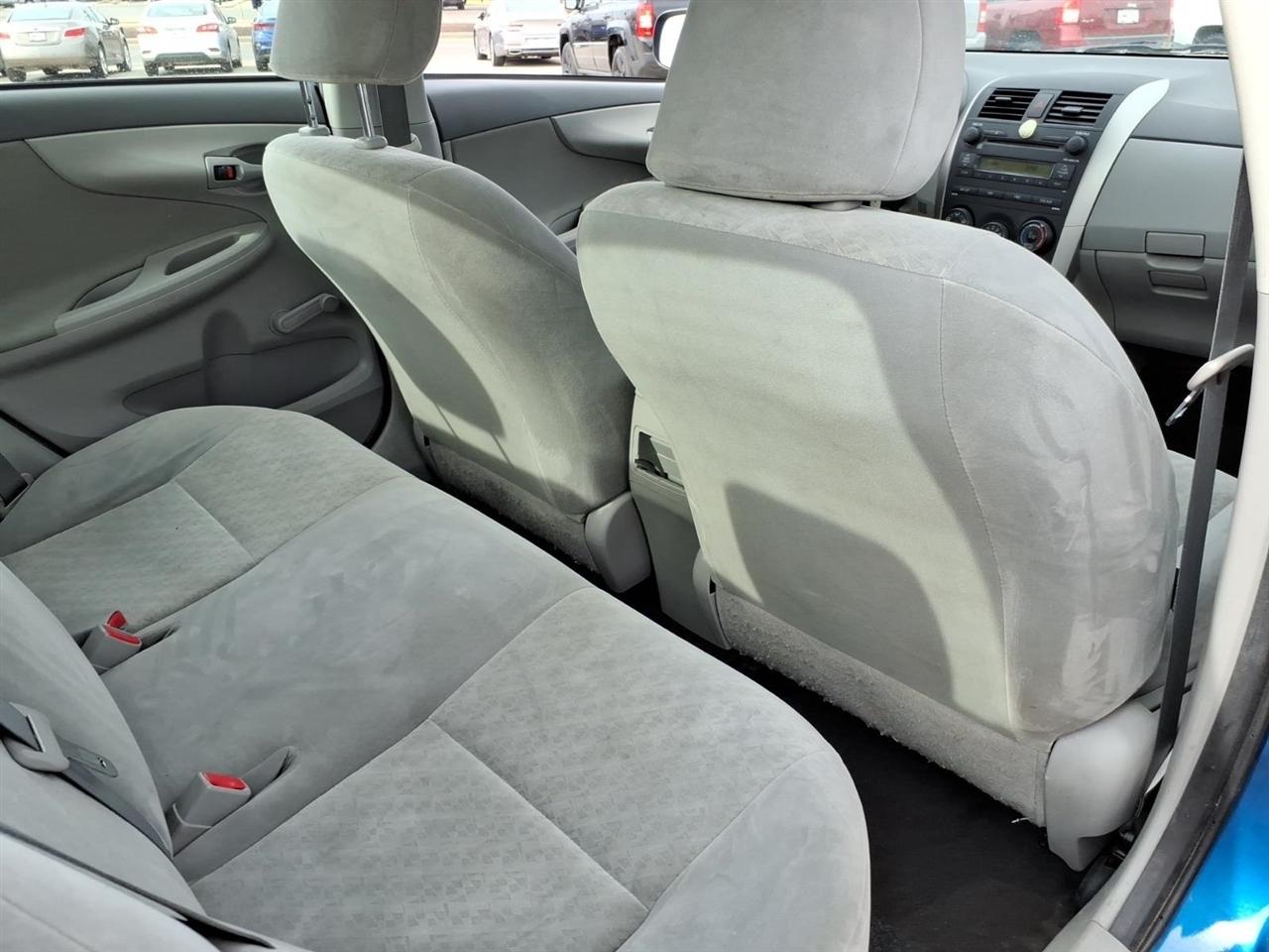 Toyota Corolla Base 4-Speed AT 2009