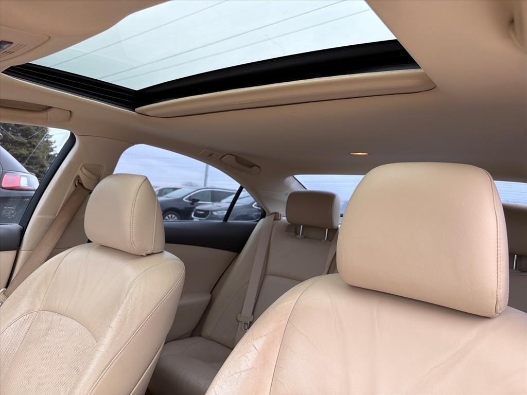 Lexus ES 350 Sedan 2012