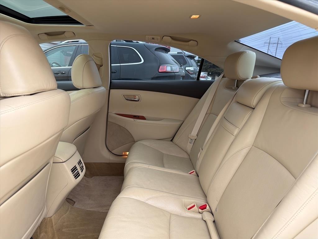 Lexus ES 350 Sedan 2012