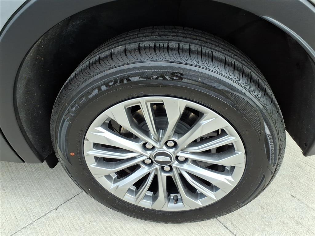 Cadillac XT4 Premium Luxury AWD 2024