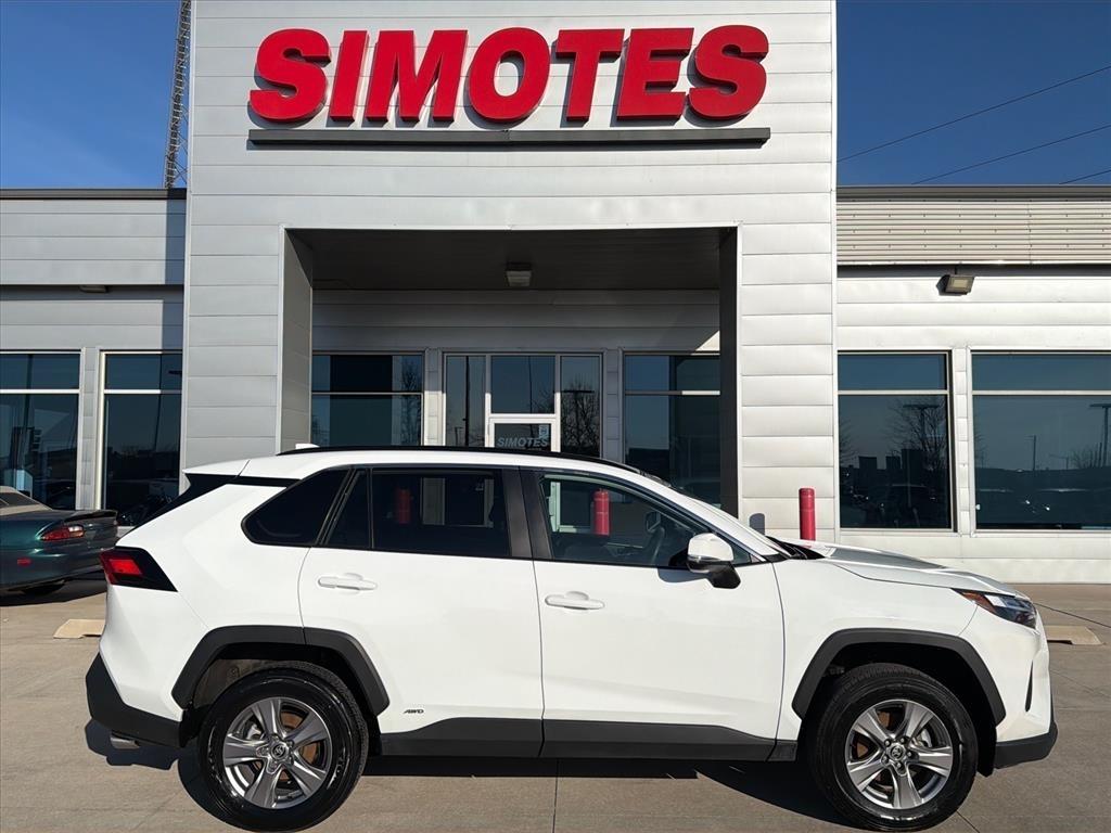 Toyota RAV4 Hybrid XLE 2025