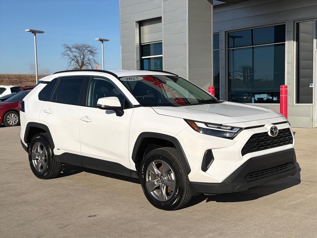 Toyota RAV4 Hybrid XLE 2025