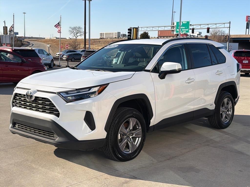 Toyota RAV4 Hybrid XLE 2025