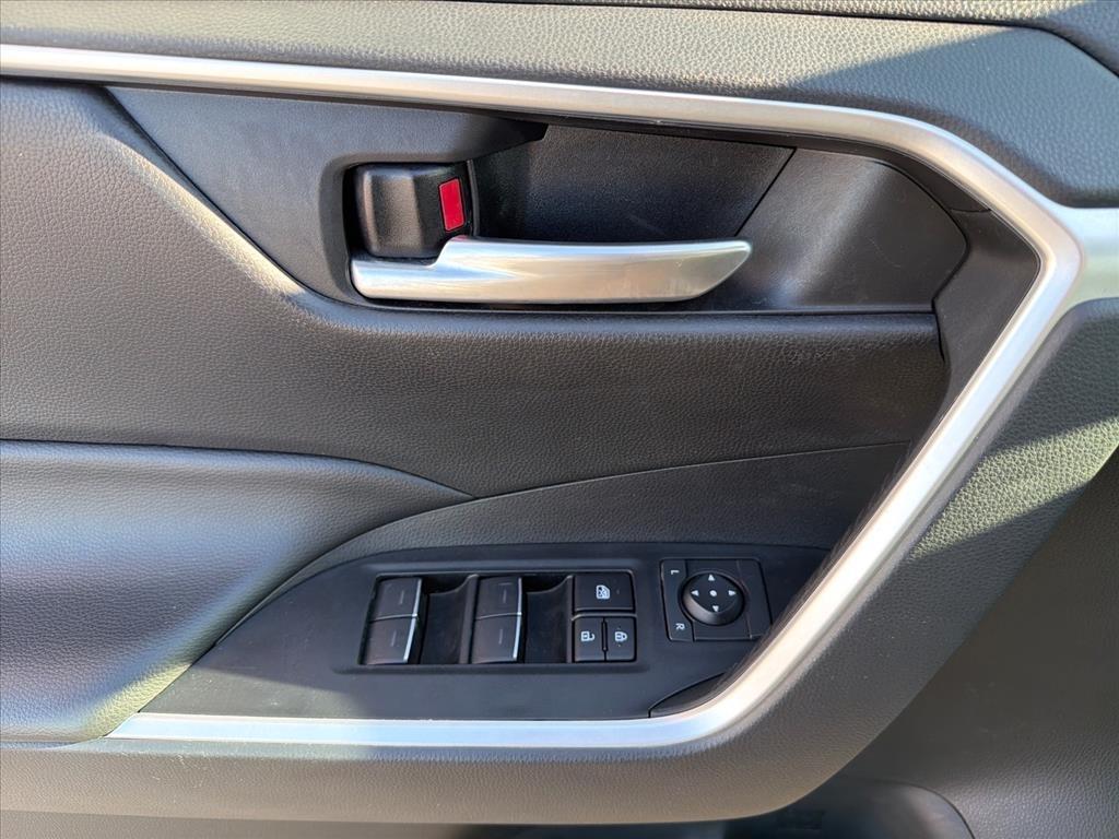 Toyota RAV4 Hybrid XLE 2025