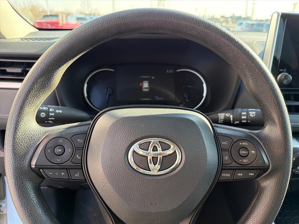 Toyota RAV4 Hybrid XLE 2025