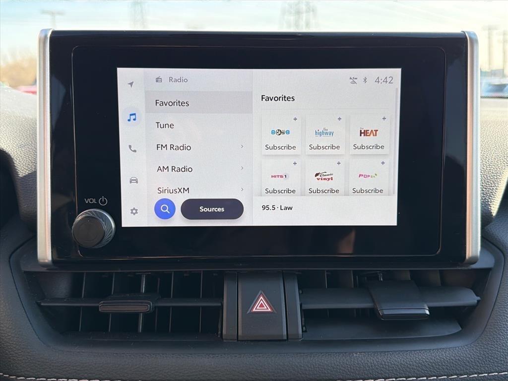 Toyota RAV4 Hybrid XLE 2025