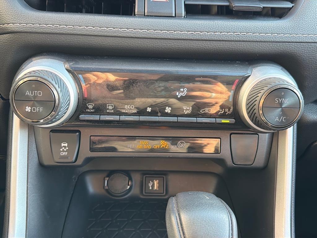 Toyota RAV4 Hybrid XLE 2025