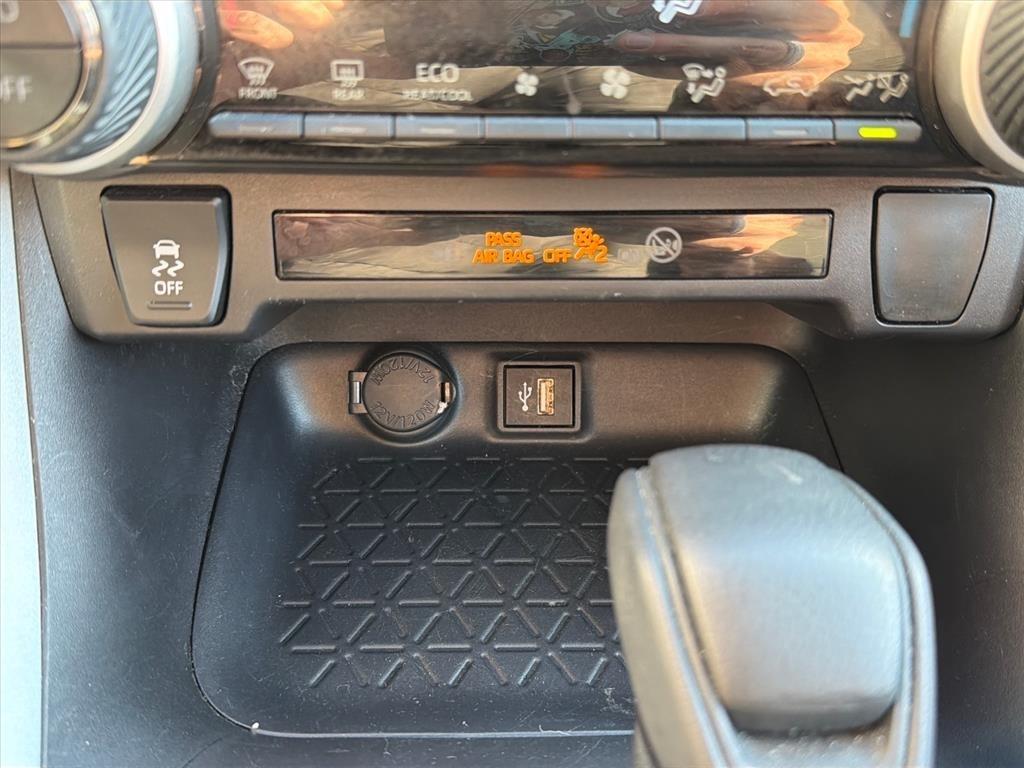 Toyota RAV4 Hybrid XLE 2025