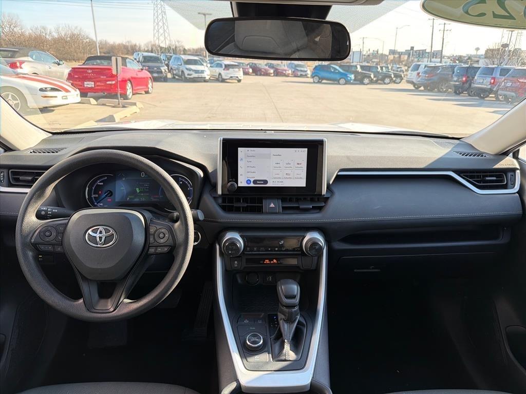 Toyota RAV4 Hybrid XLE 2025