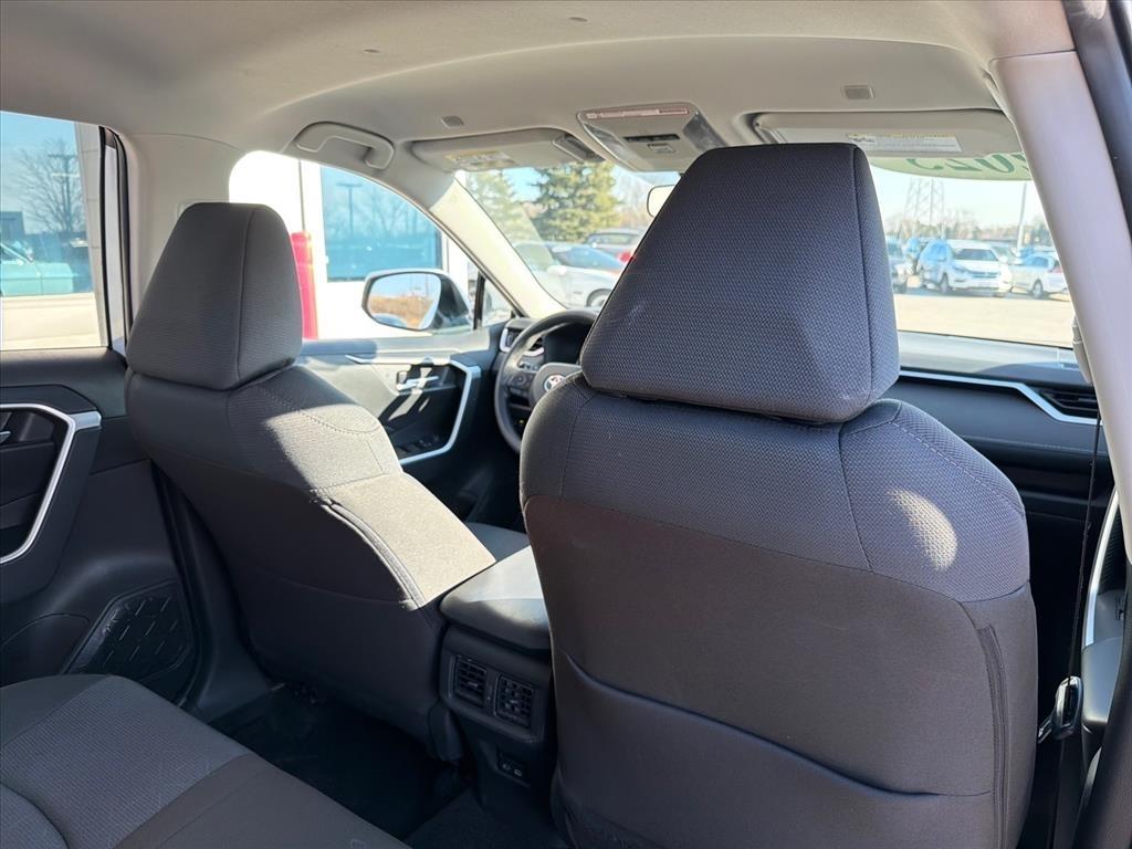 Toyota RAV4 Hybrid XLE 2025