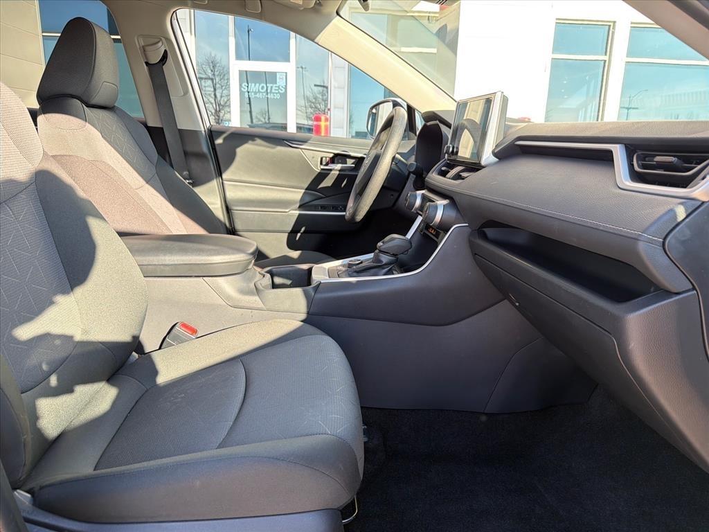 Toyota RAV4 Hybrid XLE 2025