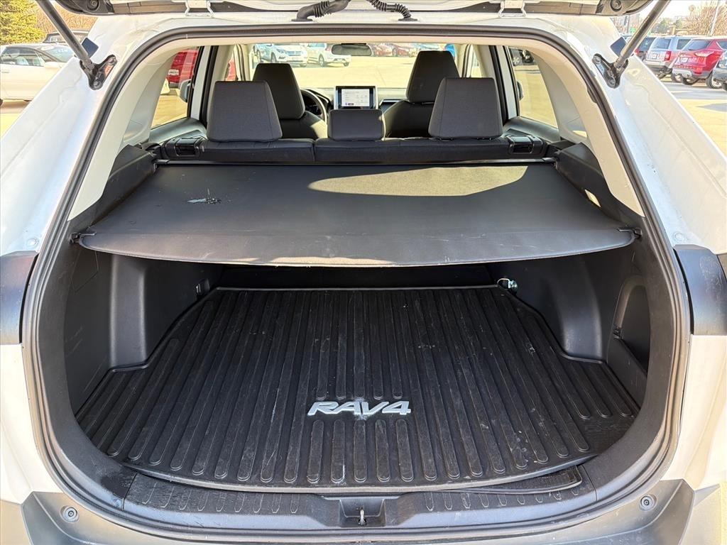 Toyota RAV4 Hybrid XLE 2025